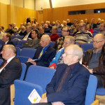 Yleisöä Oulun kaupunginkirjaston Pakkala-saliin kokoontui n. 120 aktiivista ja aiheesta kiinnostunutta kuulijaa.